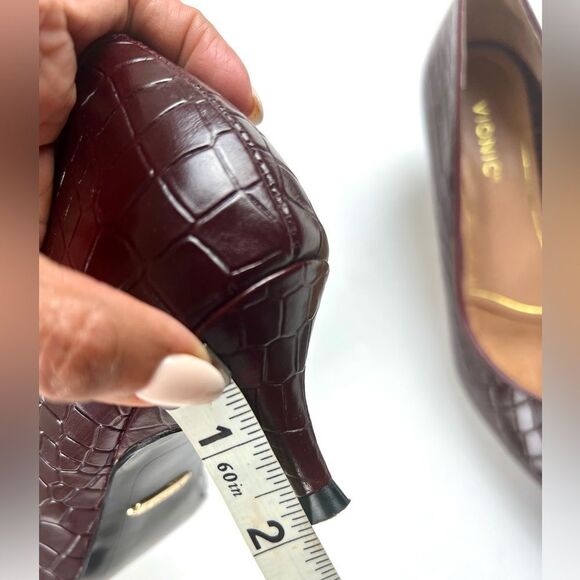 Vionic Kit Josie  Croc-Embossed Kitten Heel Wine - Picture 9 of 9